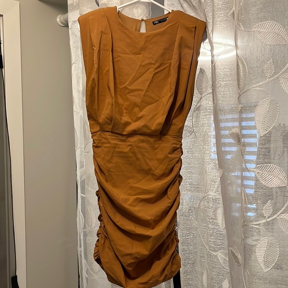 Zara draped detail dress with shoulder pad - Picture 3 of 5